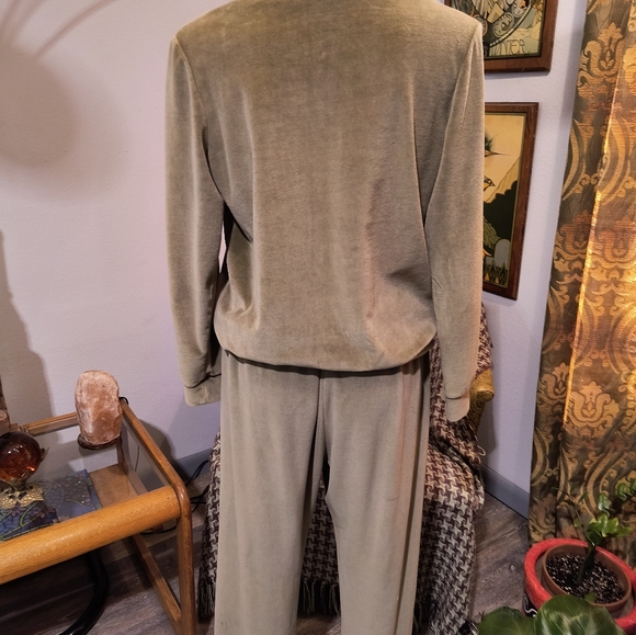 Vtg Gertrude Davenport Olive Green Velour Track Suit Set V Neck Top and Pants - Picture 9 of 14